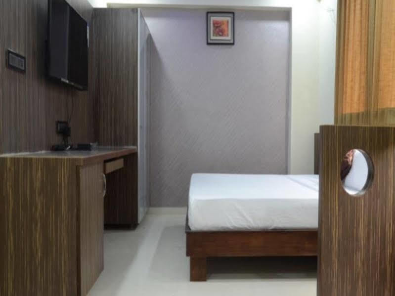 Fabhotel Kohinoor Plaza Ахмедабад Екстериор снимка